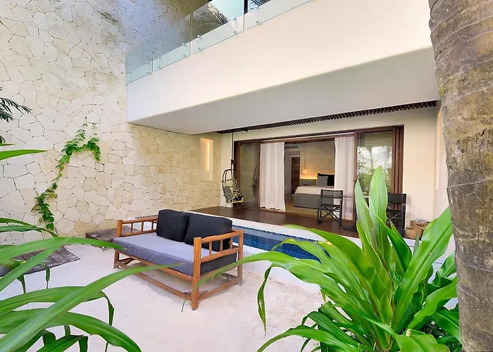 Tago By G Hotel